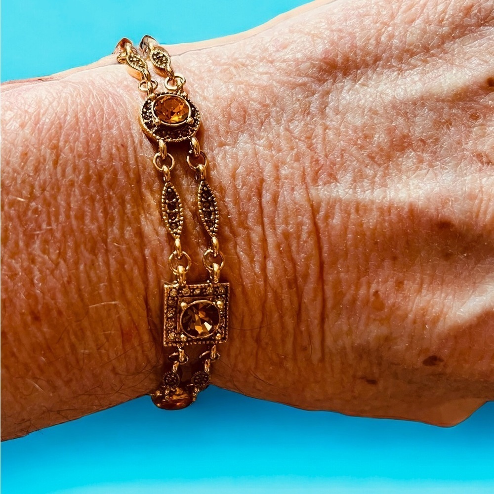 Beautiful Gold Tone Stone Bracelet with Amber Colored Stones